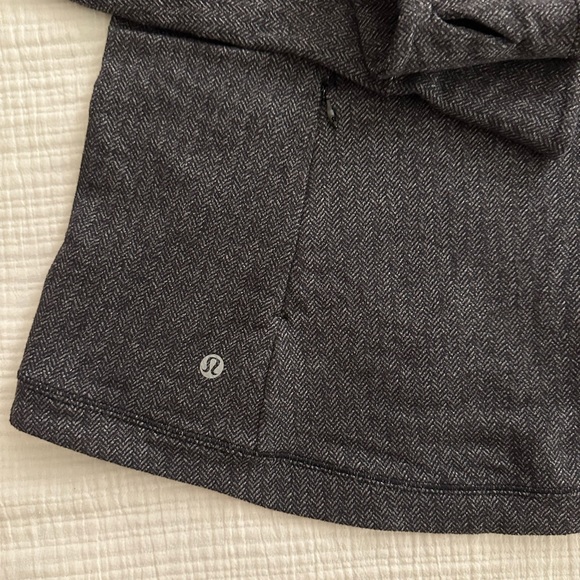 Lululemon long sleeve - Picture 4 of 4